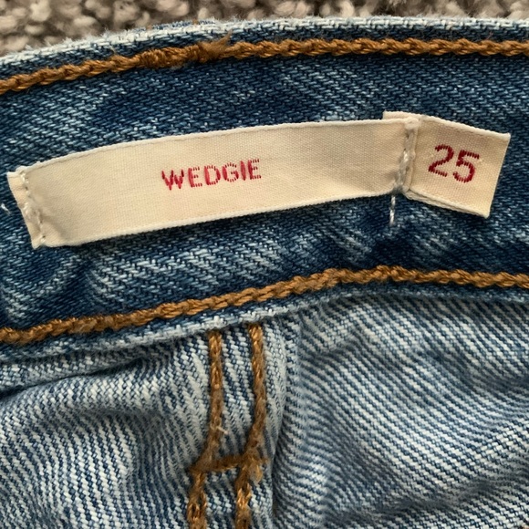 Levi Wedgie distressed Jeans - Picture 4 of 5